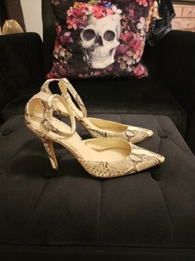 Colin Stuart Pointed Snake-Print Ankle-Strap Heels in Beige Size 7.5